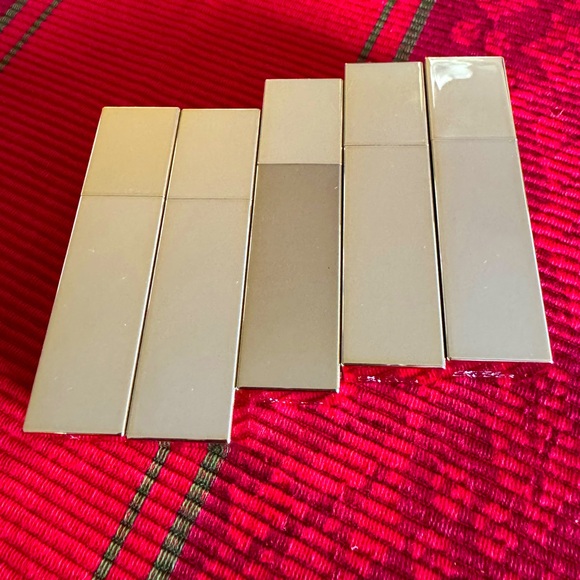 Estée Lauder Limited Edition Lipstick- Shade Dramatic Rose - Picture 6 of 7